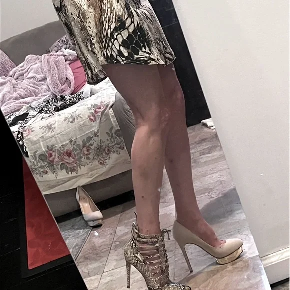 One piece snake skin print mini skirt  or good 4 maternity shirt:belt attached.. - Picture 3 of 3